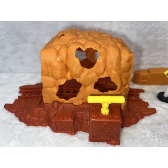 Thomas & Friends Trackmaster Tunnel Blast Track Set w Diesel Motorized Train - Picture 5 of 11